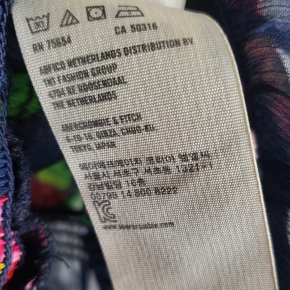 Floral Ruffle Navy Blouse - Picture 7 of 10